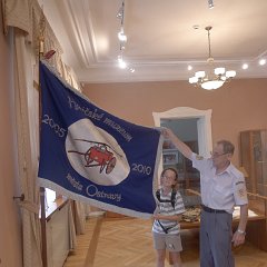 We were the only ones in the museum, and were accompanied by this great guy who was amazing with kids. Kromě nás nebyla v museu ani noha, a tak se nám poštěstilo mít pro sebe tohoto úžasného průvodce, hasiče v důchodu. Byl jak z Hoří má panenko, a měl přístup k dětem který z lotra Sama na hodinu udělal jiného kluka
