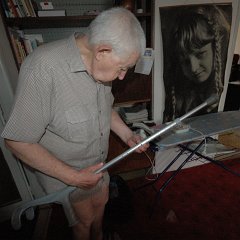 Porovnání. Comparing hiking poles with good old crutch.