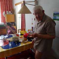 Děda s babičkou si o hůlkách moc nemyslí.